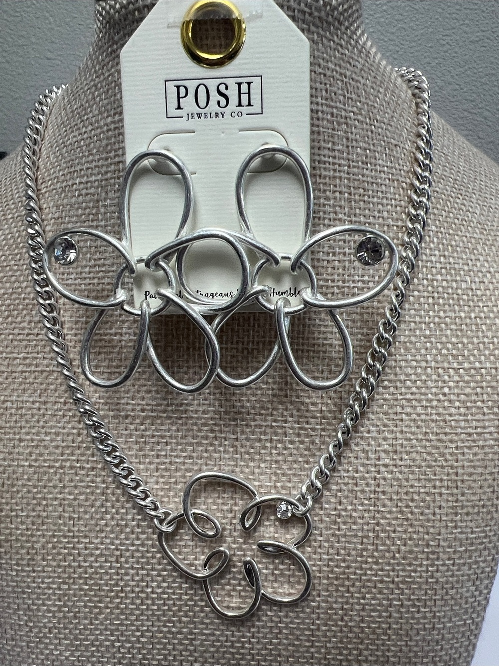 Posh Silver Floral Outline Necklace with Matching Earrings